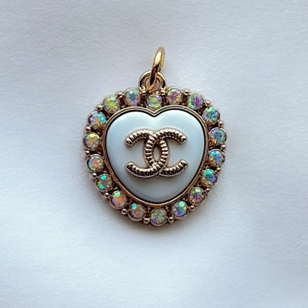 RARE AUTHENTIC CHANEL PASTEL RHINESTONE HEART CC GOLD TONE ZIPPER PULL P…